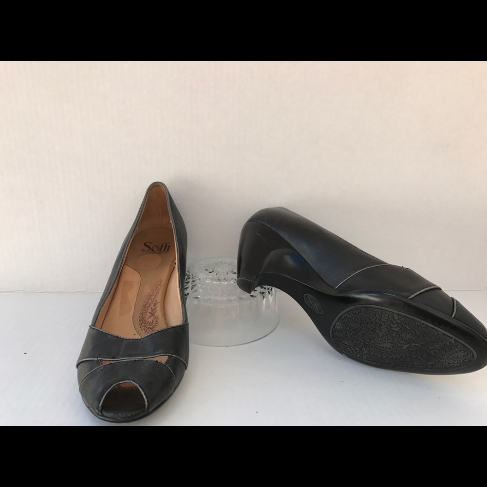 8.5 SOFFT BLACK WEDGE HEELS - EUC